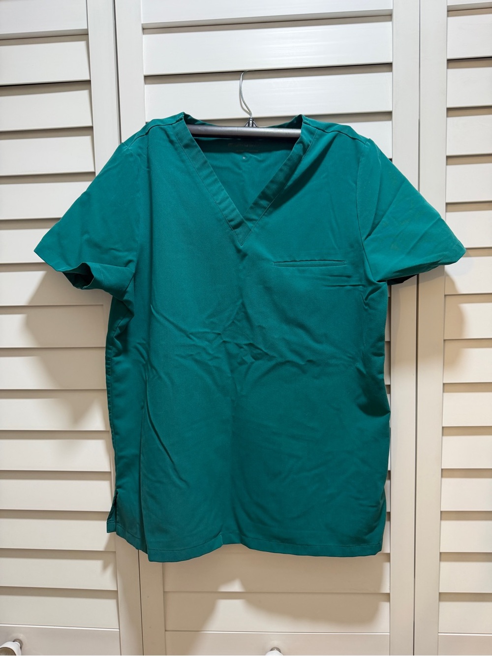 Women’s V-Neck Medical Scrub Top in green